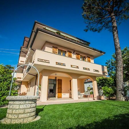 Appartamenti Vicino Al Mare Чивитанова Марке Екстериор снимка