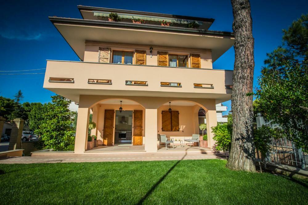 Appartamenti Vicino Al Mare Чивитанова Марке Екстериор снимка