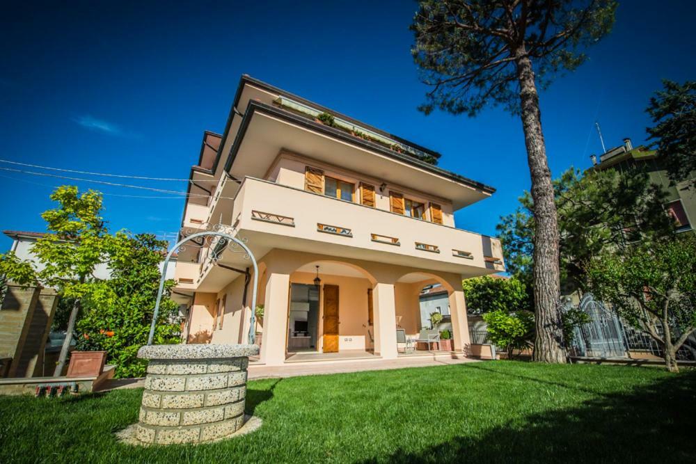 Appartamenti Vicino Al Mare Чивитанова Марке Екстериор снимка